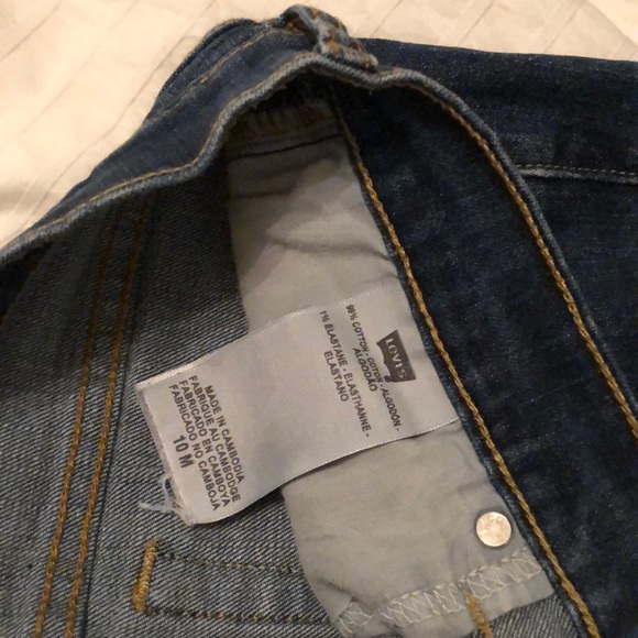 Dark Levi’s cut offs - Picture 5 of 5